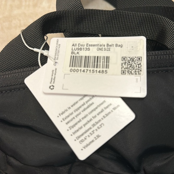 NWT Lululemon All Day Essentials Belt Bag in black - Picture 7 of 9